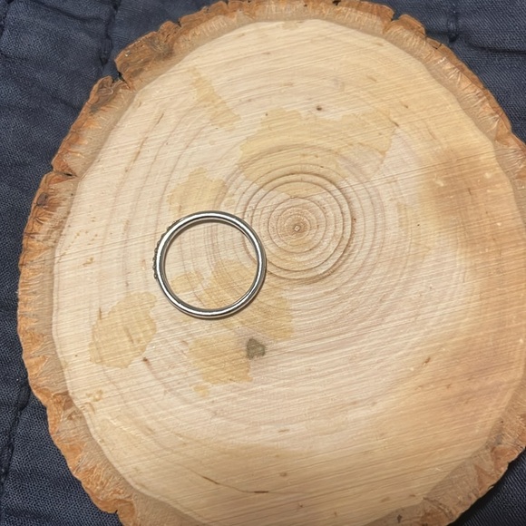 Simple Gem Ring - Picture 2 of 3